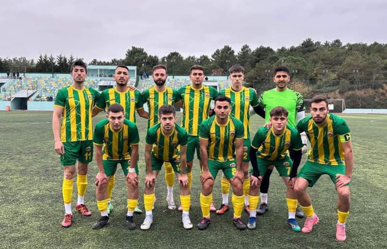 Dört kırmızı kartın çıktığı maçı Çıksalınspor kazandı