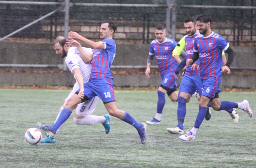 Yağmur altındaki maçta sevinen olmadı