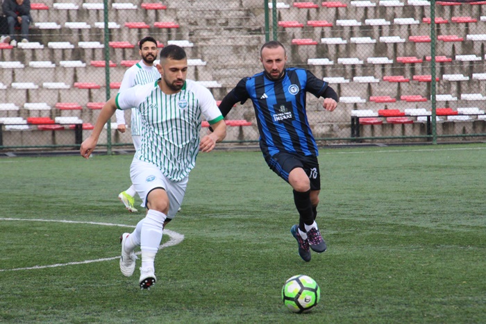 Adalar ilk devreyi yenilgisiz tamamladı