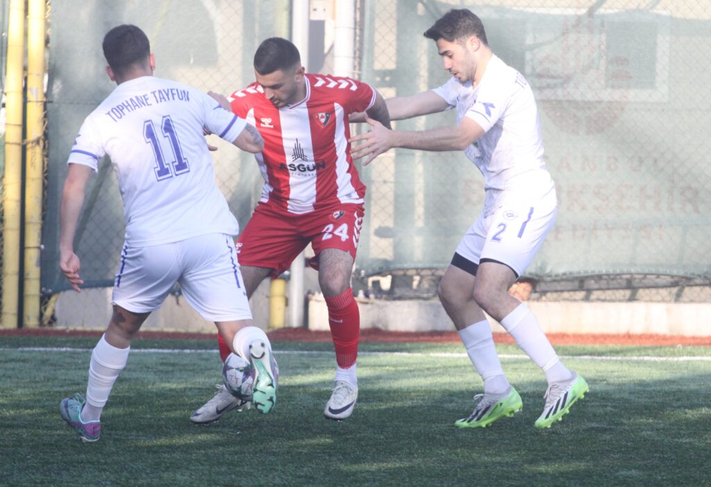 Tophane Tayfun kazanarak Play-off’a kaldı