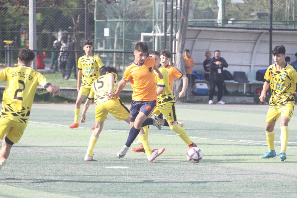 Öz Alibeyköyspor penaltı golleriyle kazandı