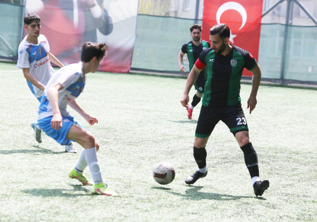 Yeşilesenyurt liderliğini sürdürdü