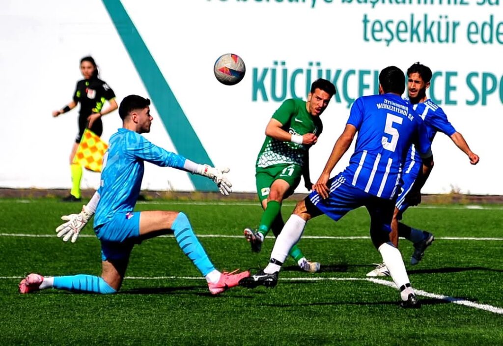 Küçükçekmece play-off kapısını araladı