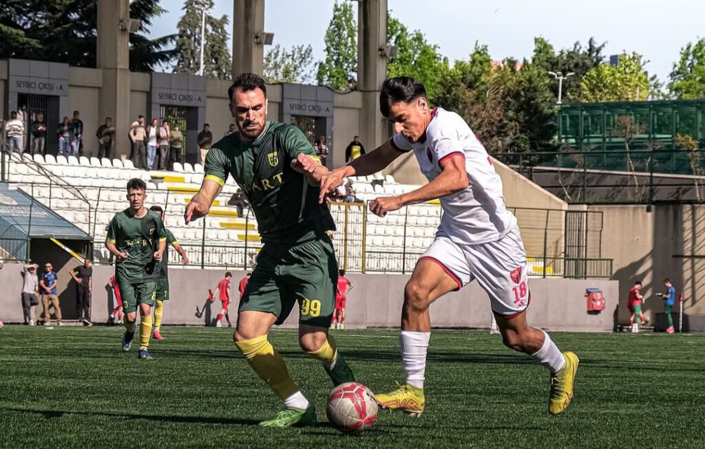 Küçükçekmece İdman Yurdu zirveye ortak oldu