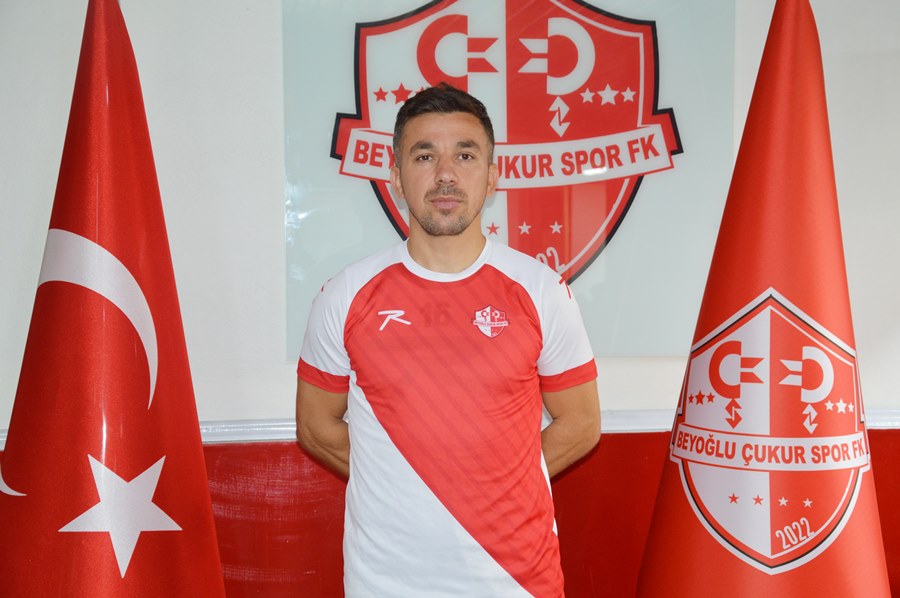 Beyoğlu Çukurspor İlyas Akan’a imza attırdı