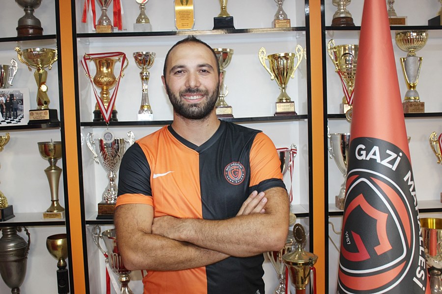 Özgüç Pehlevan takımıyla yeniden anlaştı