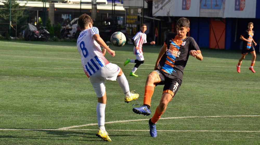 Alibeyköyspor sahasında gol şov yaptı