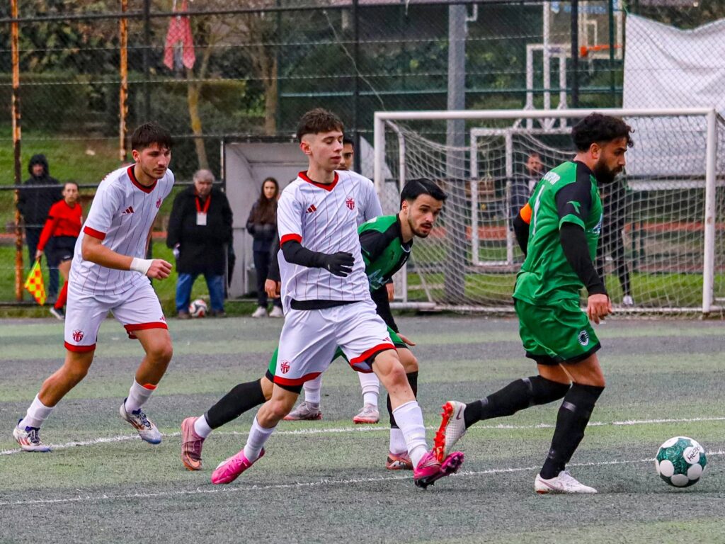 Karadolapspor farklı kazandı zirve iddiasını korudu