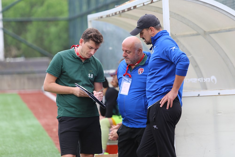 Gaziosmanpaşaspor’da teknik kadrodan istifa kararı