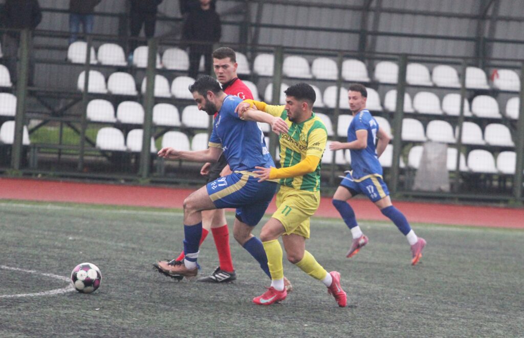 Kağıthanespor Hasbahçe’de farklı kazandı