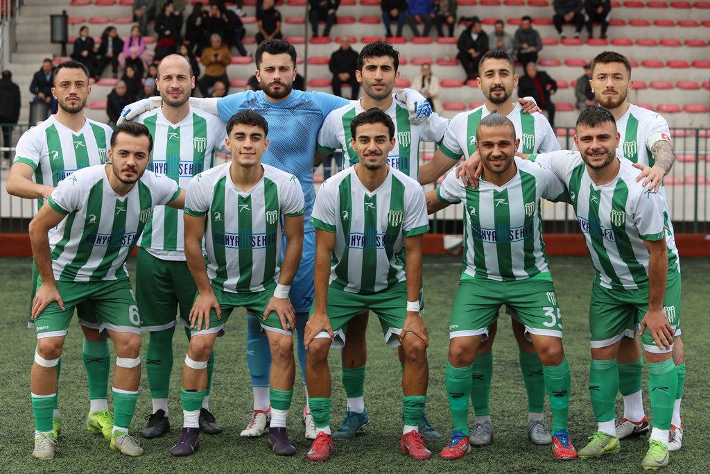 Vefa erteleme maçını üç golle kazandı