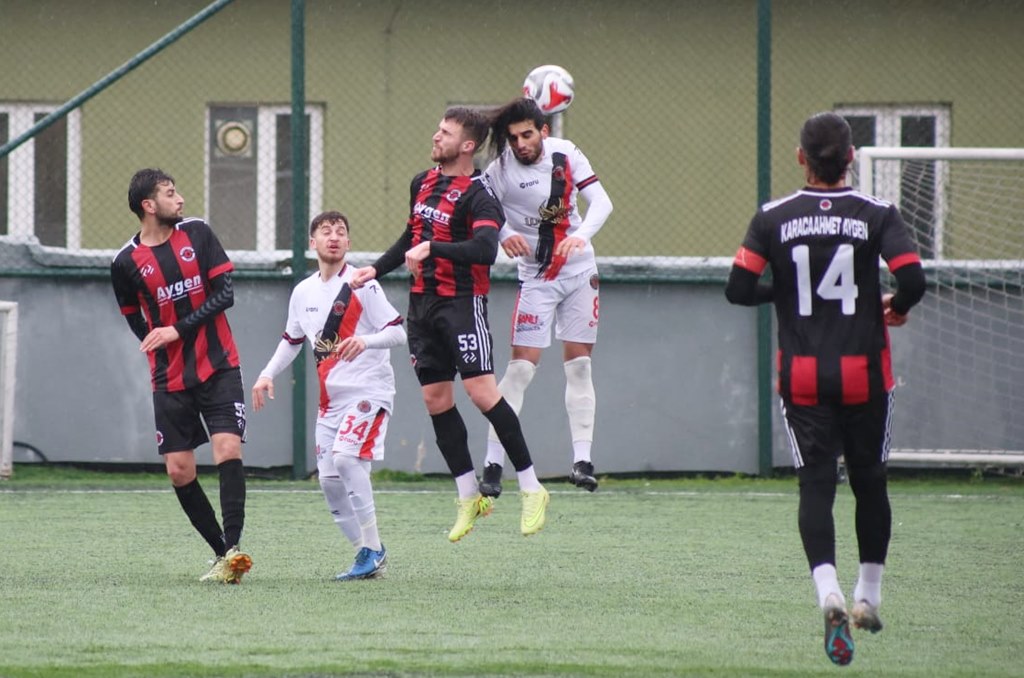 Karacaahmet Gazi Mahallesi’ni dört golle geçti