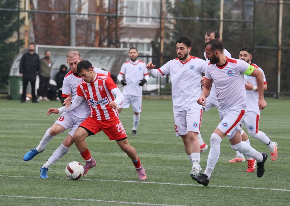 Kanlıcaspor ligin zirvesini değiştirdi