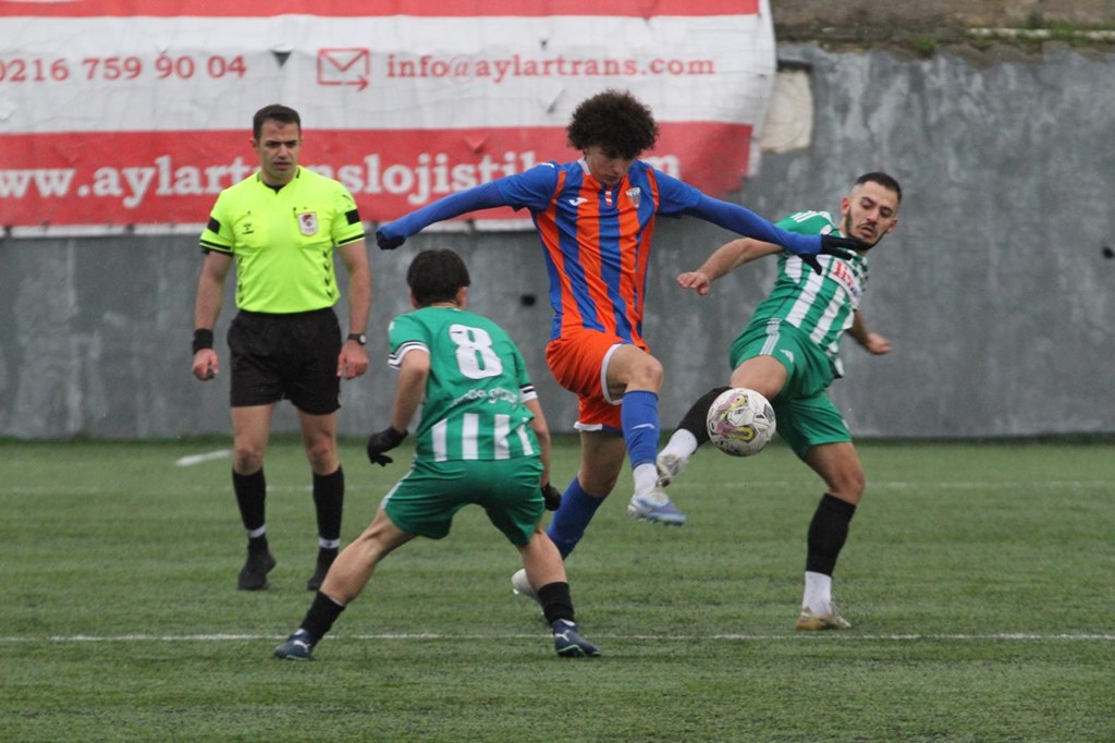 Alibeyköy 2-0’dan geri döndü, galibiyeti alamadı