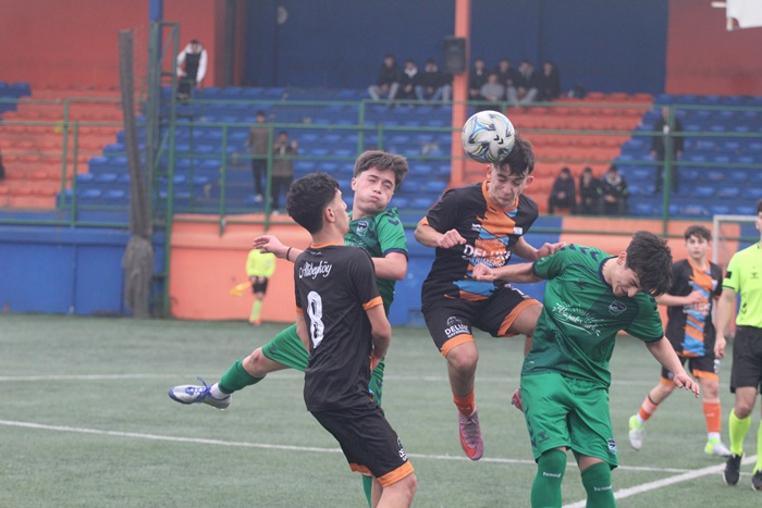 Alibeyköyspor zirve yolunda puan kaybetti