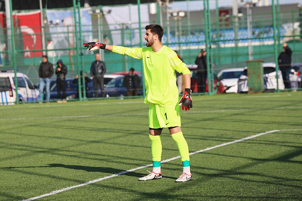 Kaleci Ahmet Talha kulübünden ayrıldı