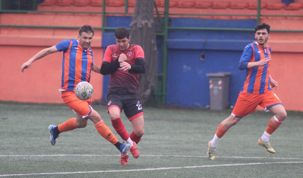 Alibeyköyspor evinde rahat kazandı