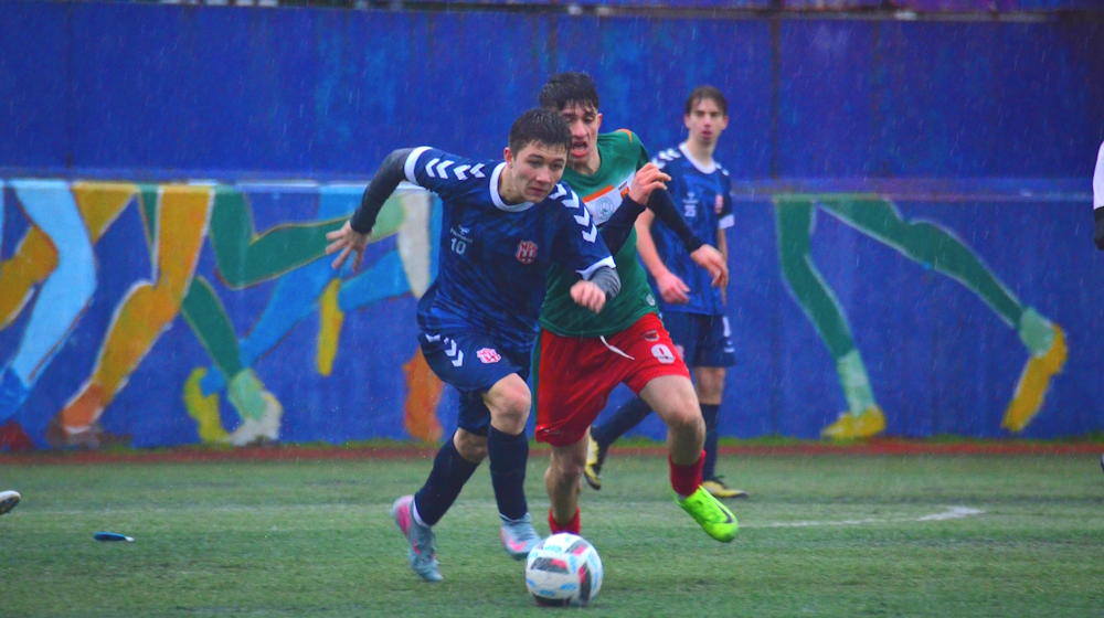 Yoğun yağmur altında oynanan maç berabere bitti