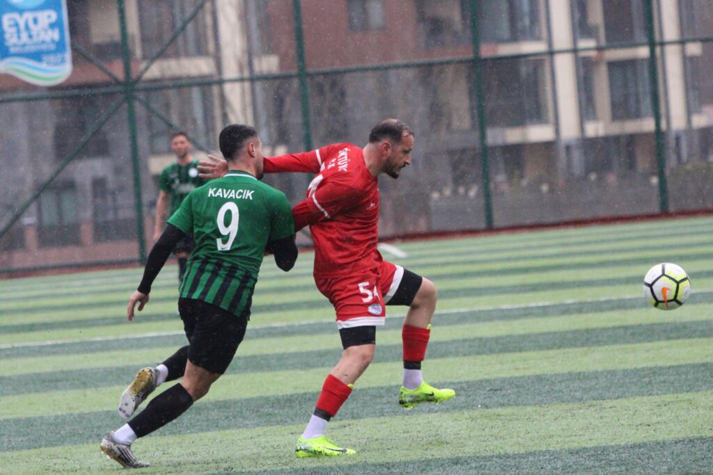 Kavacıkspor soğuk ve yağmura rağmen kazandı