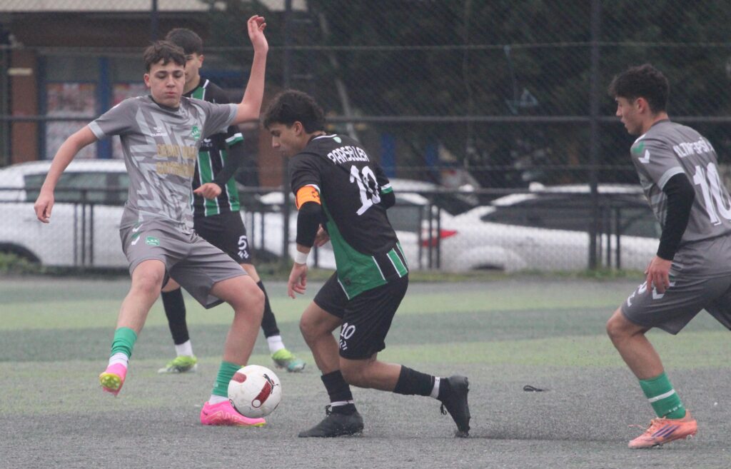 Akşemsettin Parsellerspor işi ilk yarıda bitirdi