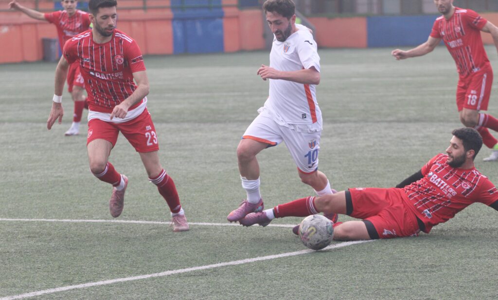 Alibeyköyspor yoluna emin adımlarla devam ediyor