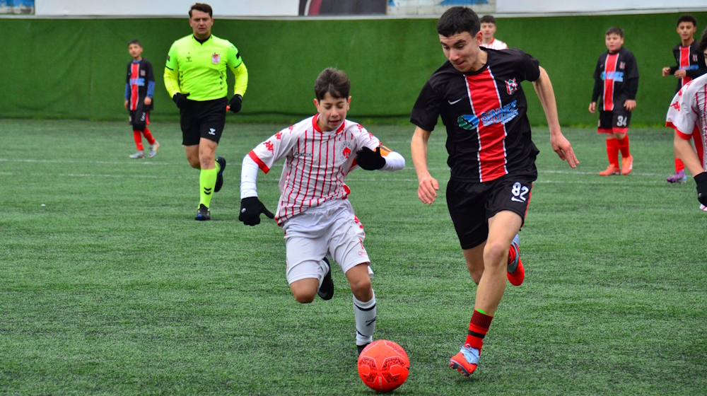 Yeniköy deplasmanda coştu