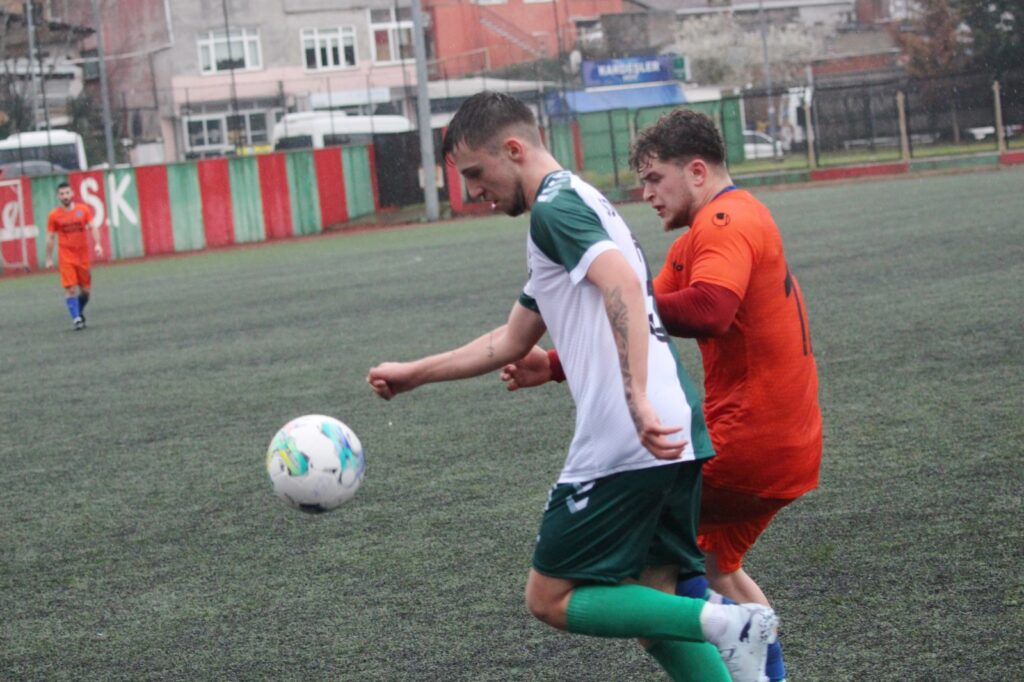 Üsküdar Çınarspor öne geçti, soğuksuspor pes etmedi