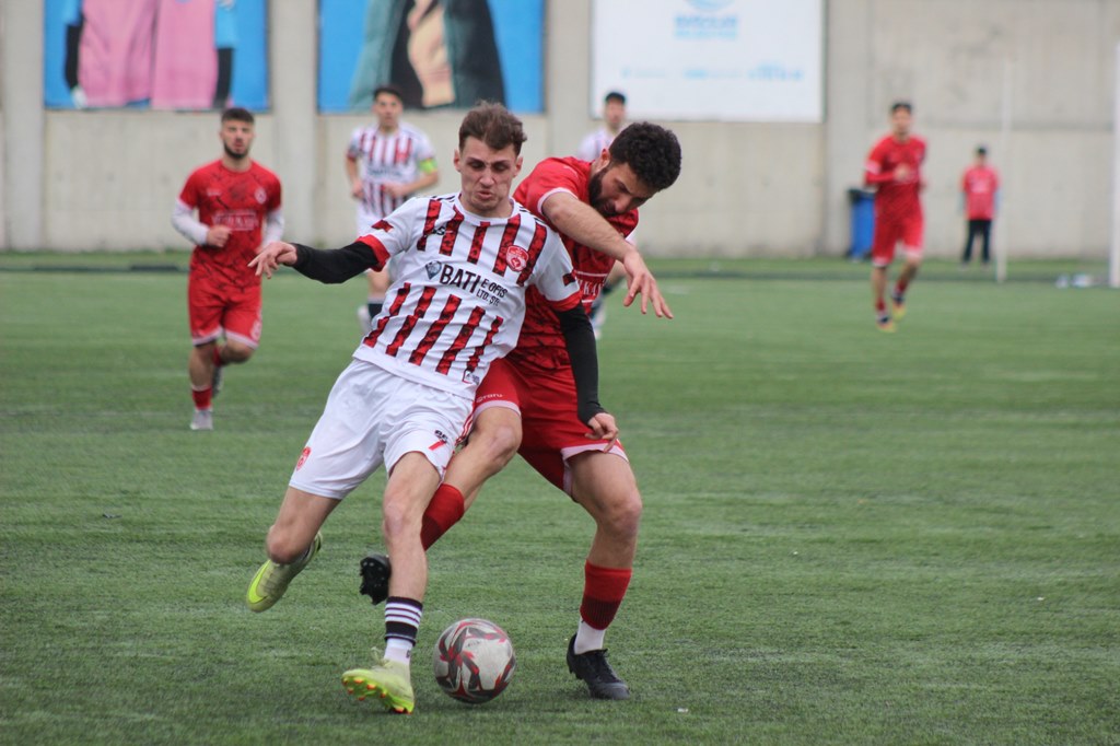 Yeniköyspor ikinci yarıda sonuca gitti