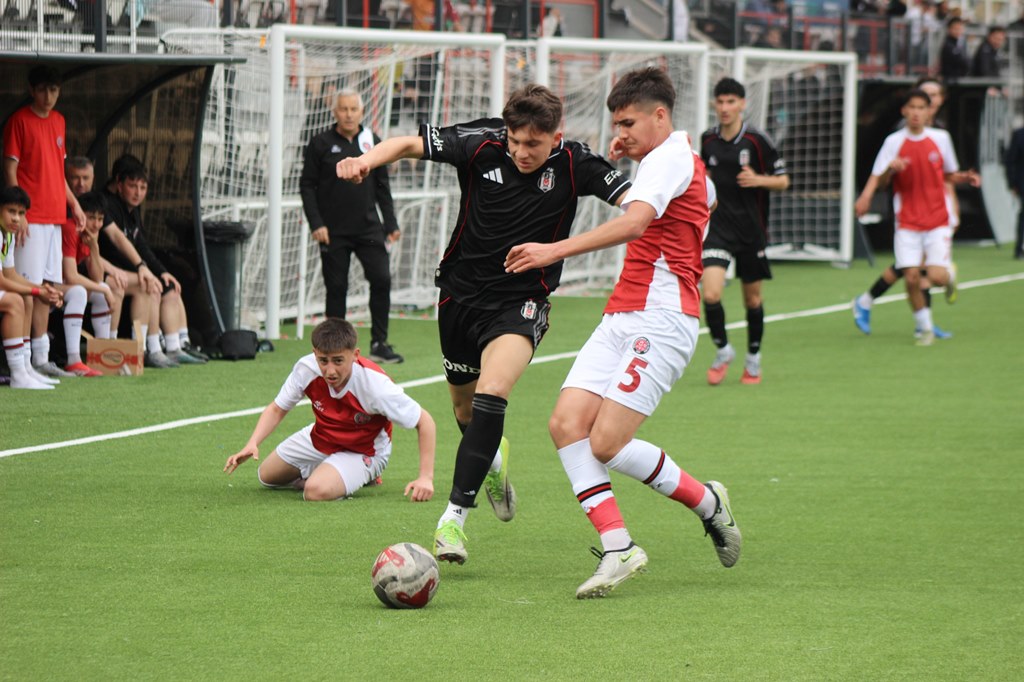 Fatih Karagümrük üç golle kazandı