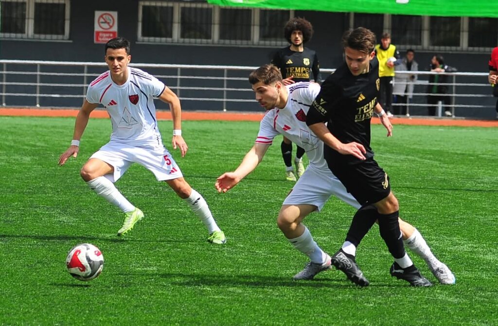 Kendi kalesine gol mağlubiyeti getirdi