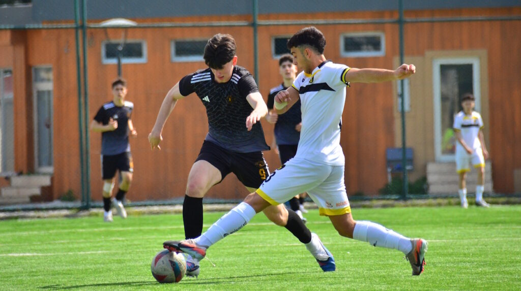 Esenler Erokspor galibiyeti koruyamadı