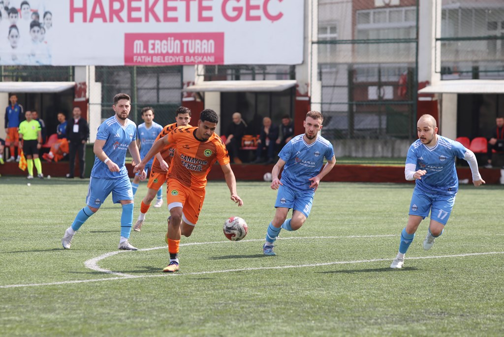 Fatih’te maç 1-1 bitti, 3 kırmızı kart çıktı