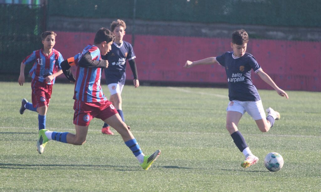 Öz Alibeyköyspor 3 golle rakibini geçti