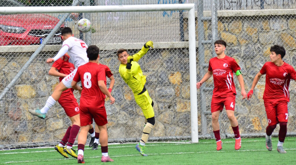 Yedi gollü maçı kazanan Kartalspor oldu