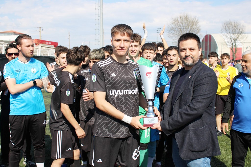 Türkiye Şampiyonu Nilüfer Kızılcıklıspor oldu