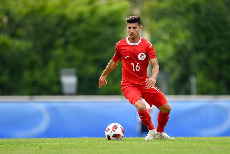 Avrupa Demirspor ilk imzayı Emre’ye attırdı