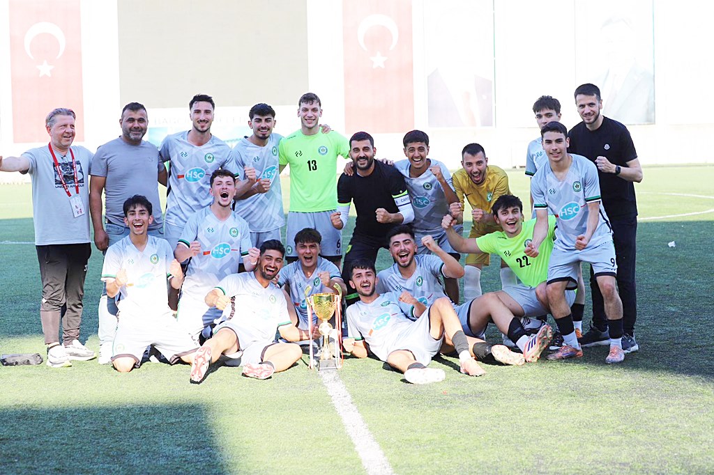 Ayazağa Esen şampiyonluk kupasını aldı