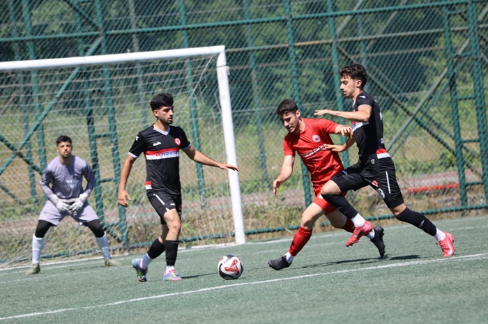 Cumhuriyetköyspor kazandı ve beklemeye başladı