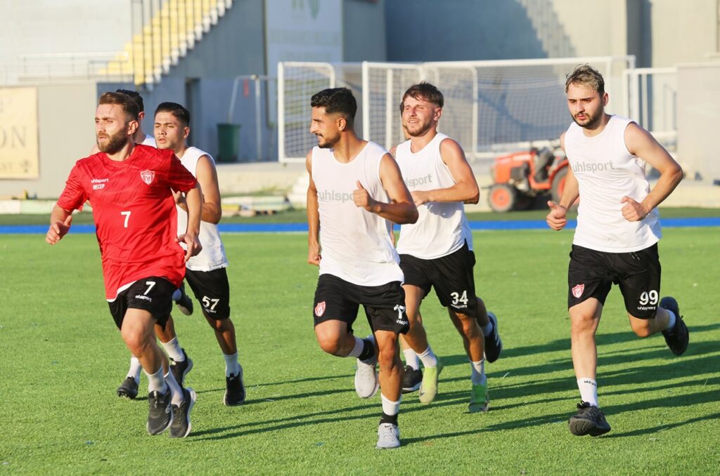 Avrupa Demirspor şampiyonluk parolasıyla sezona başladı