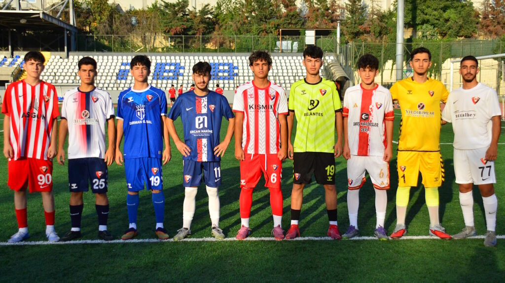 Sultangazispor Akademisi yeni sezon formalarını tanıttı