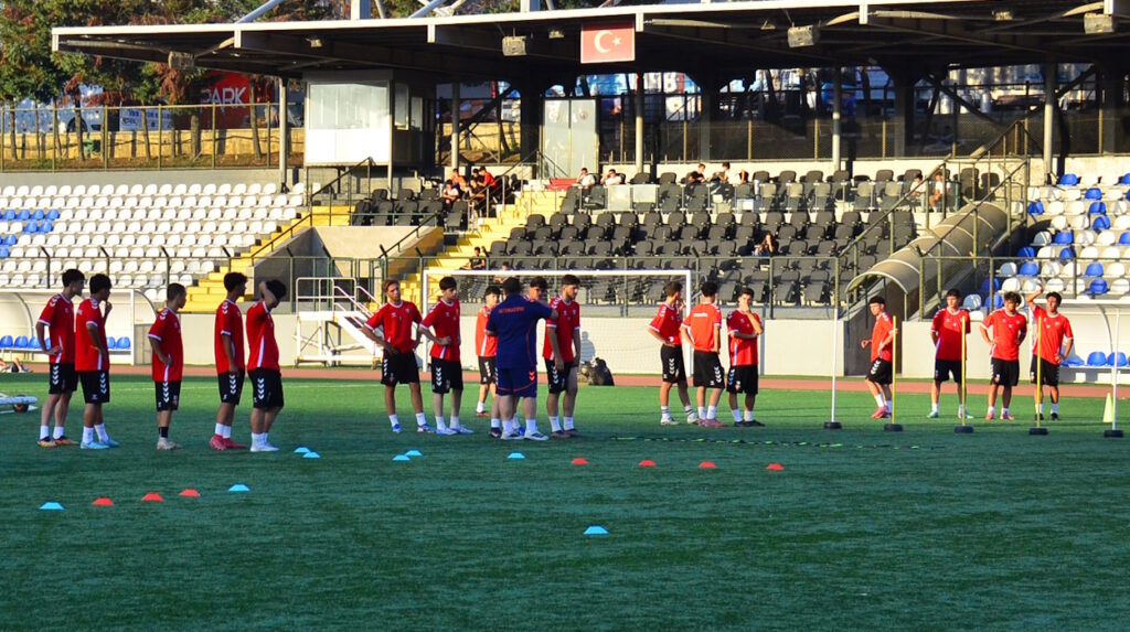 Sultangazispor U19 takımı tempoyu artırıyor