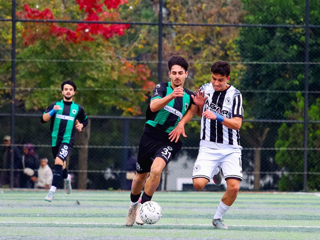 Karadolapspor 10 kişiyle 3 puana uzandı