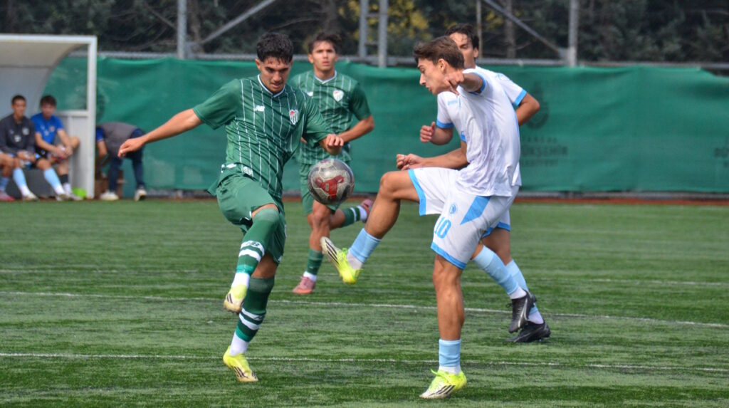 Bursaspor İstanbul’da farklı kazandı