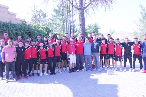 Her sezon bir üst lige çıktılar