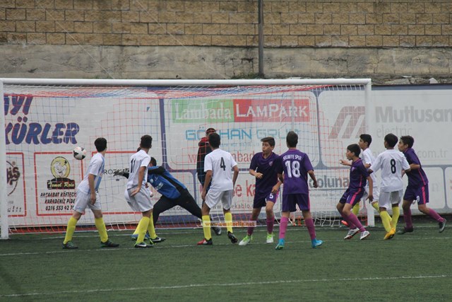 Selimiyespor rakip tanımıyor