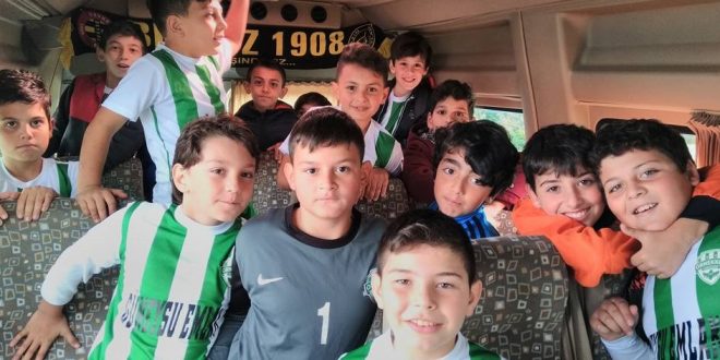 Minik futbolcuların ilk deplasman heyecanı