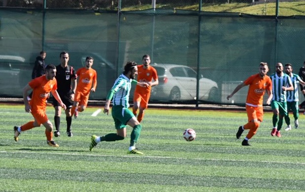Sultanbeyli Belediyespor sahasında güldü