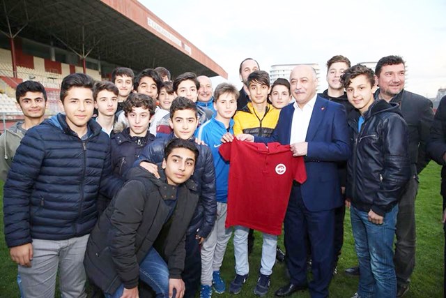 Karaman’dan başarılı futbolculara kutlama