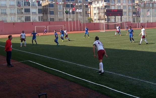 Kartalspor 10 kişi ile lige tutundu
