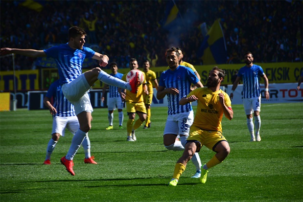 Dolu tribünler önünde Sarıyer eli boş döndü